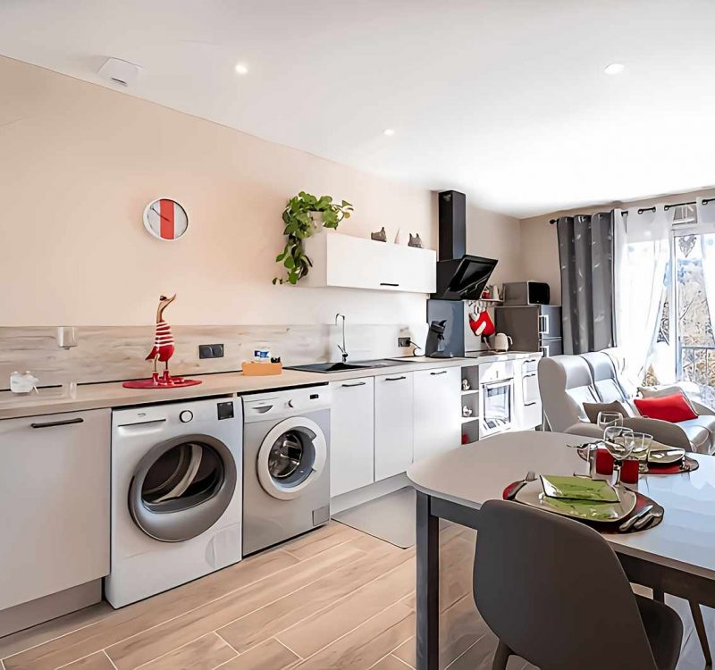 Séjour, salon, cuisine équipée