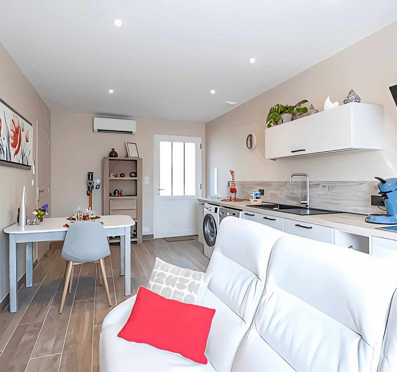 Séjour, salon, cuisine équipée