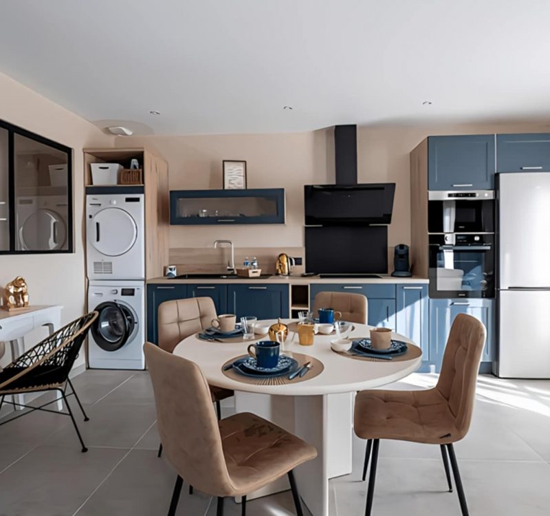 Séjour, cuisine équipée, salon